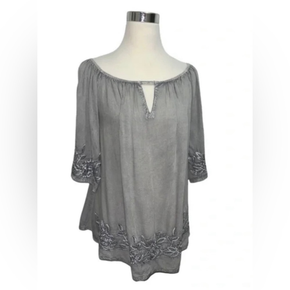 Women’s Solitaire Size S Embroidered Blouse